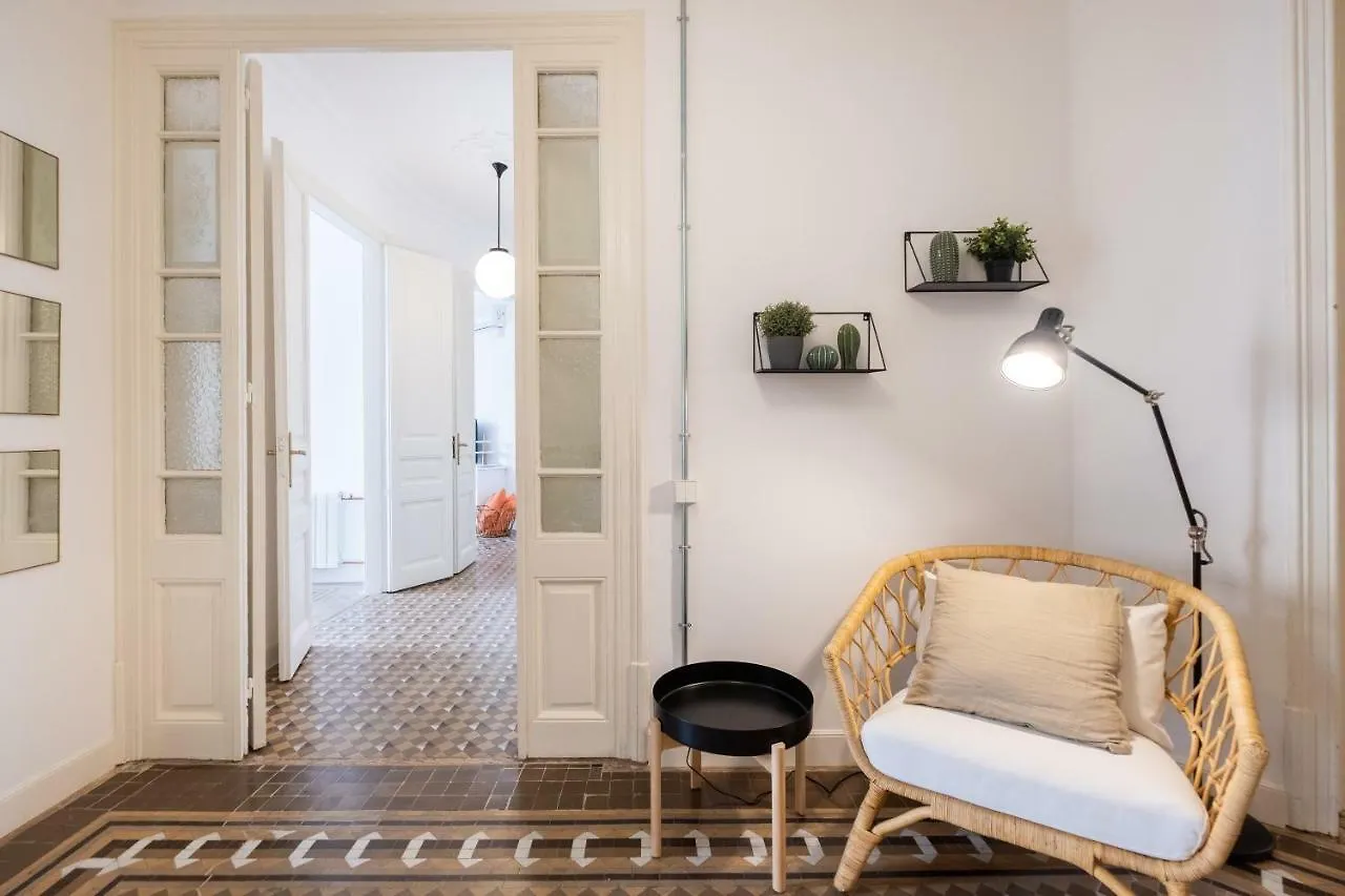 B32-Sunny And Modernist Apartment For Groups In Center Barcelona 0*,  Španělsko