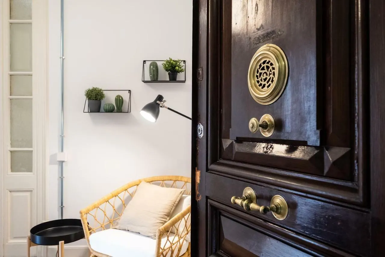 B32-Sunny And Modernist Apartment For Groups In Center Barcelona