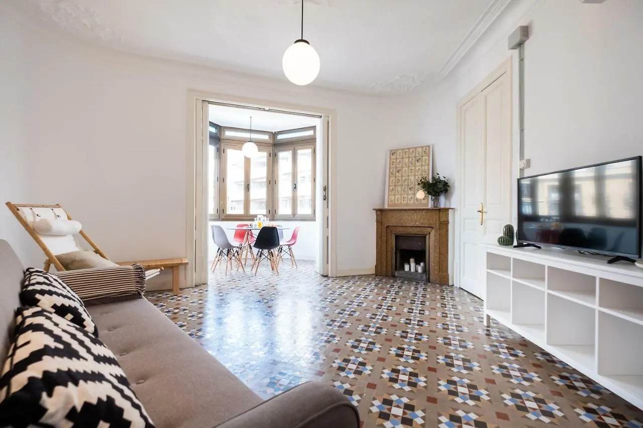 B32-Sunny And Modernist Apartment For Groups In Center location