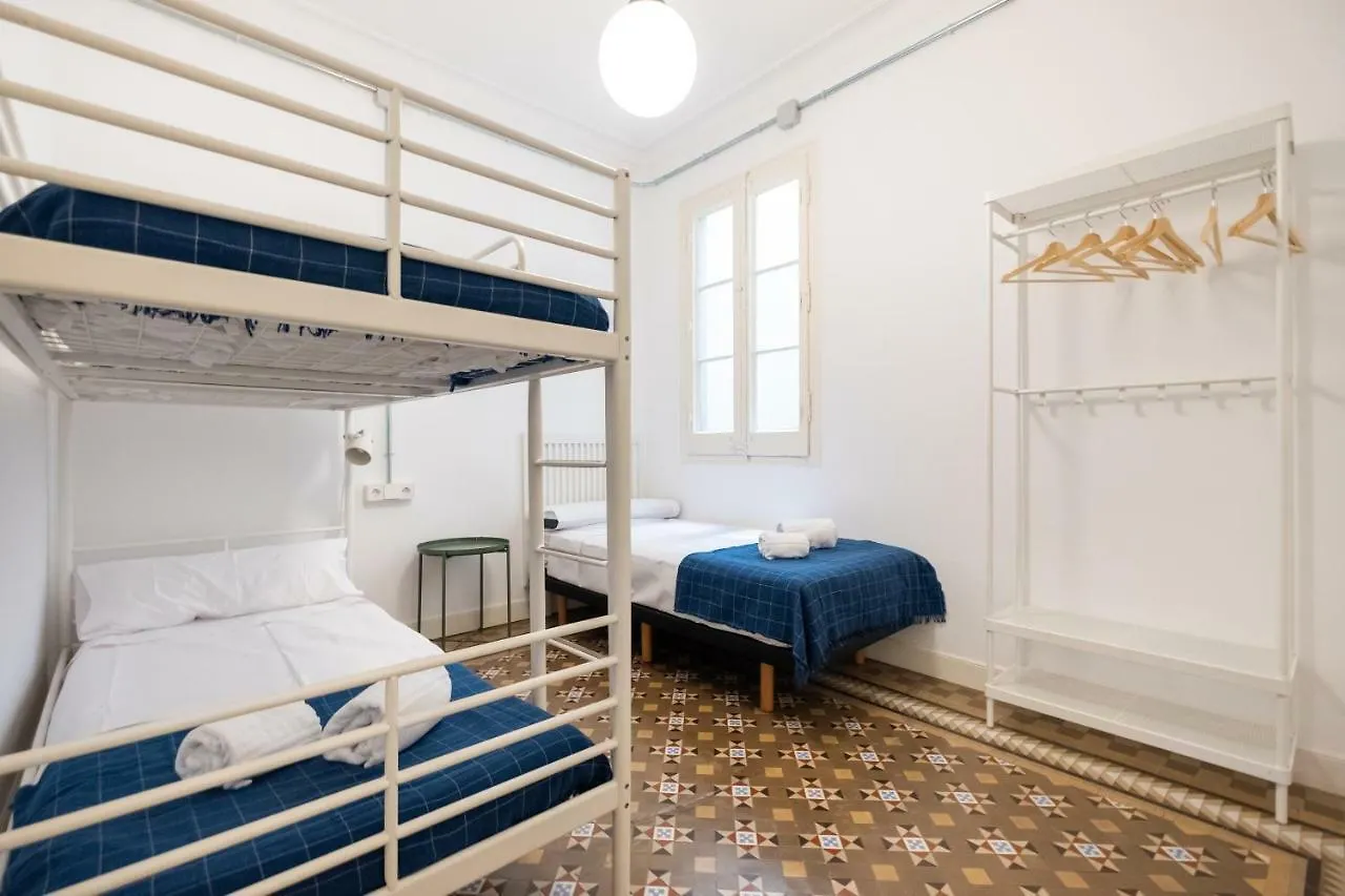 B32-Sunny And Modernist Apartment For Groups In Center Barcelona Spanien