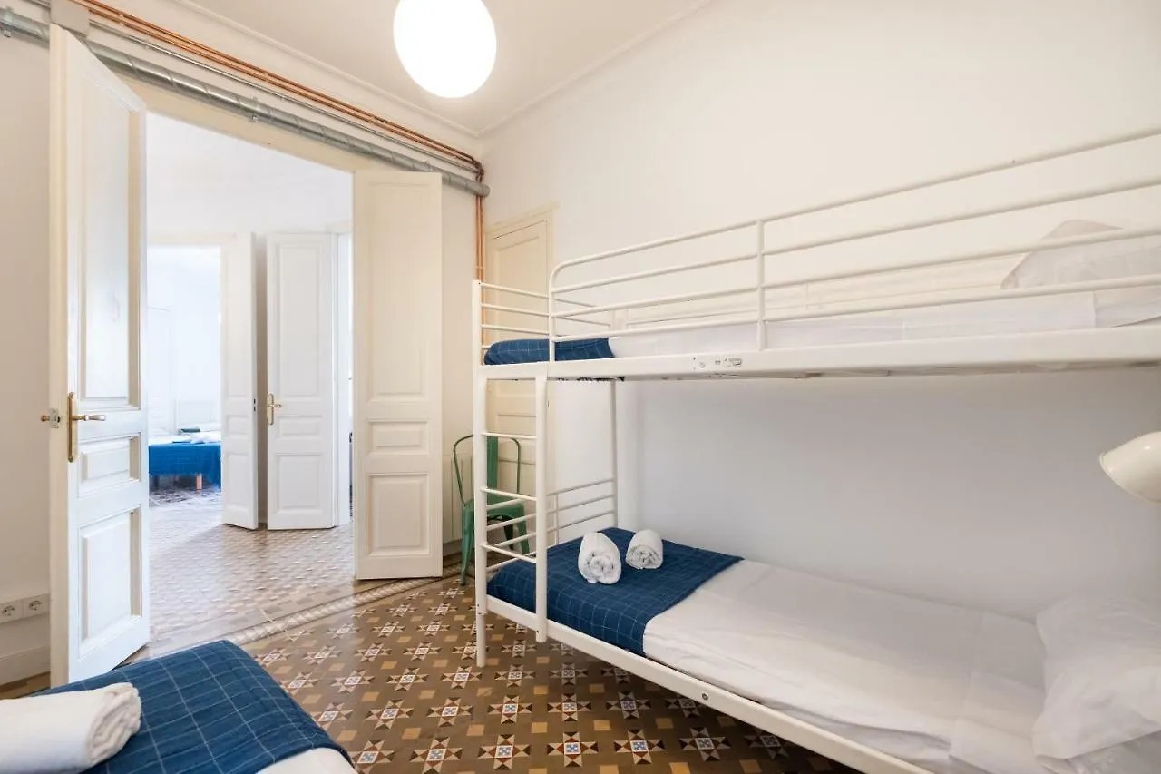 B32-Sunny And Modernist Apartment For Groups In Center Barcelona 0*,  Španělsko