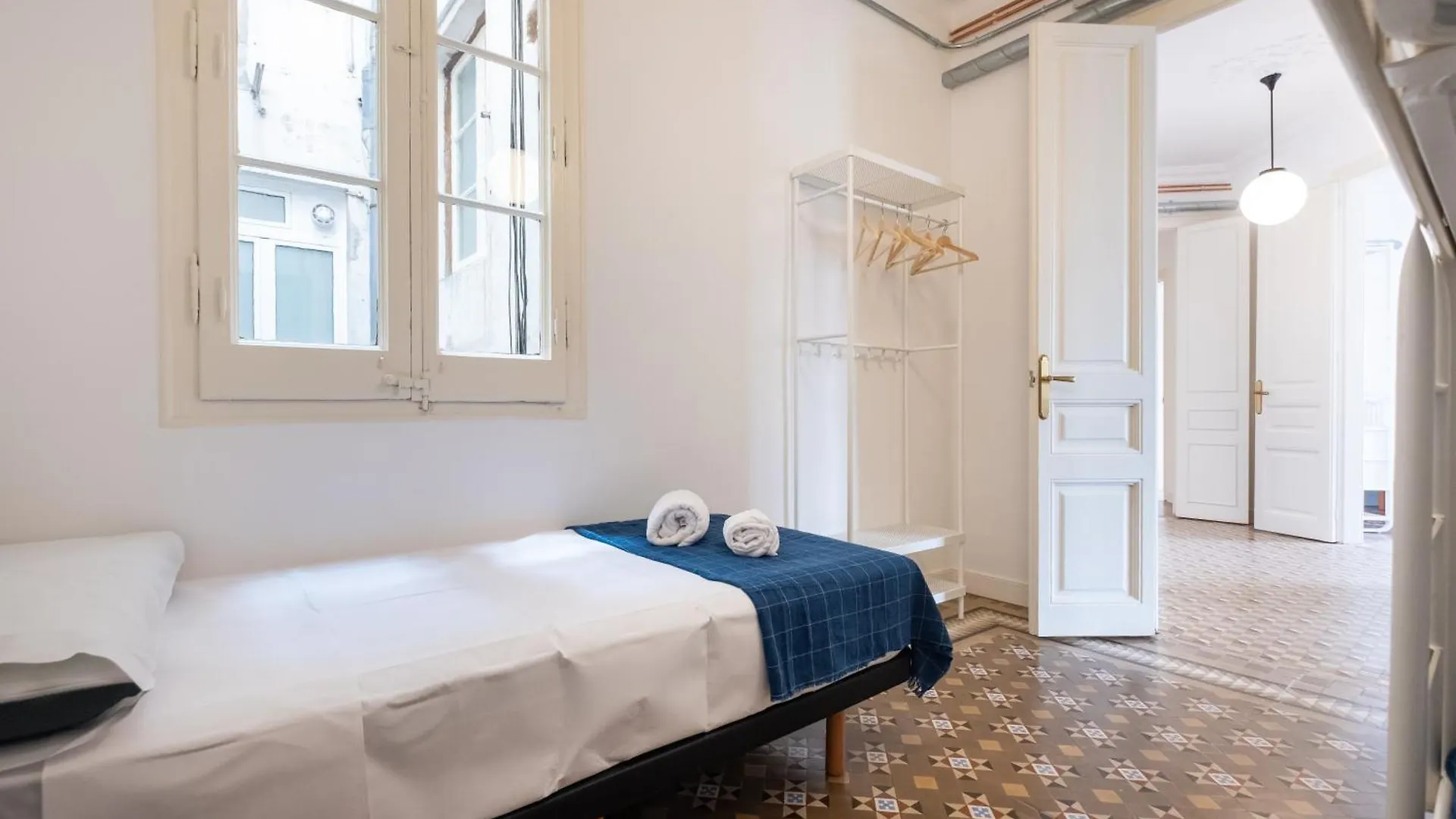 B32-Sunny And Modernist Apartment For Groups In Center Barcelona Španělsko