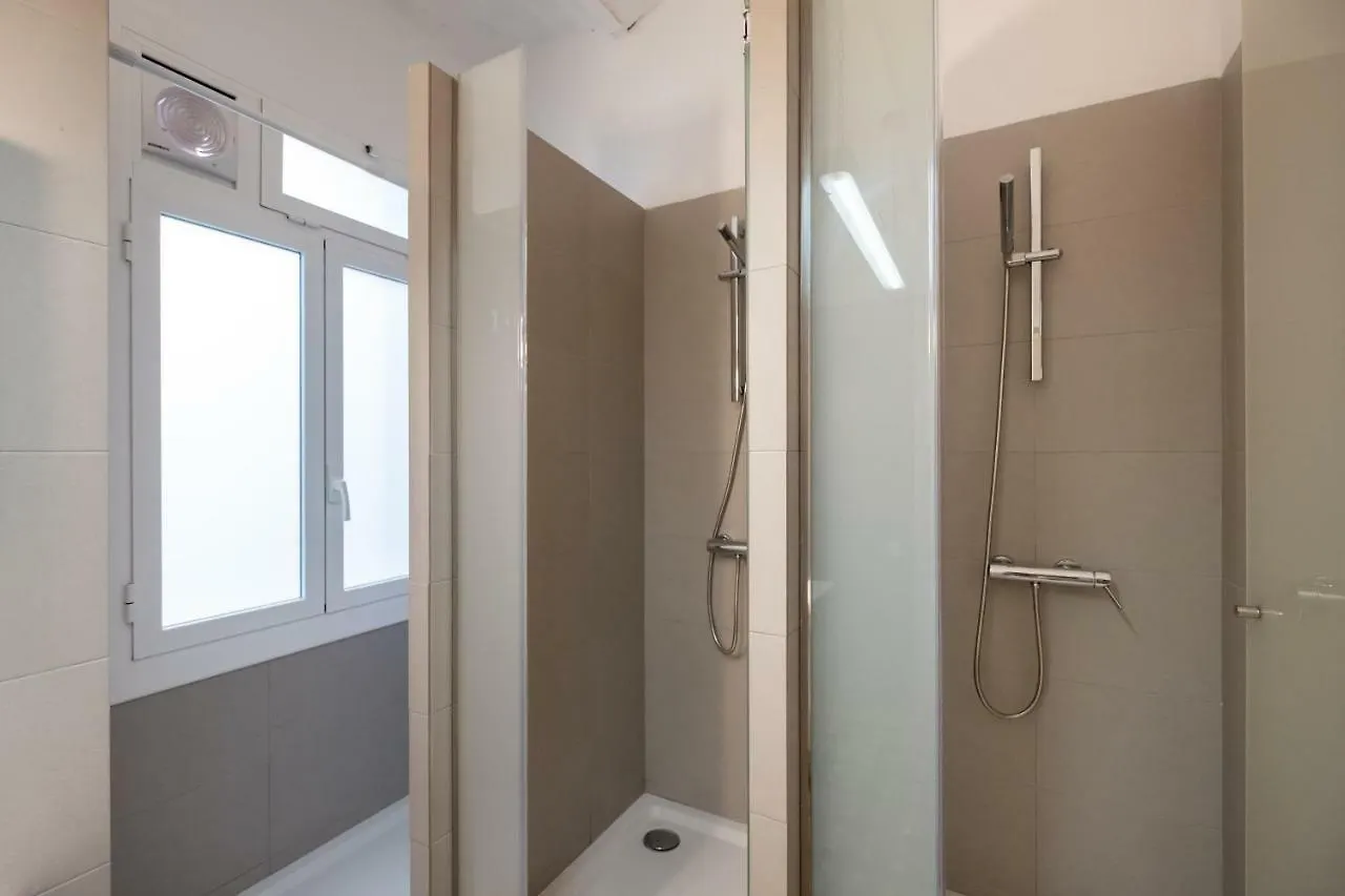 B32-Sunny And Modernist Apartment For Groups In Center Barcelona Španělsko